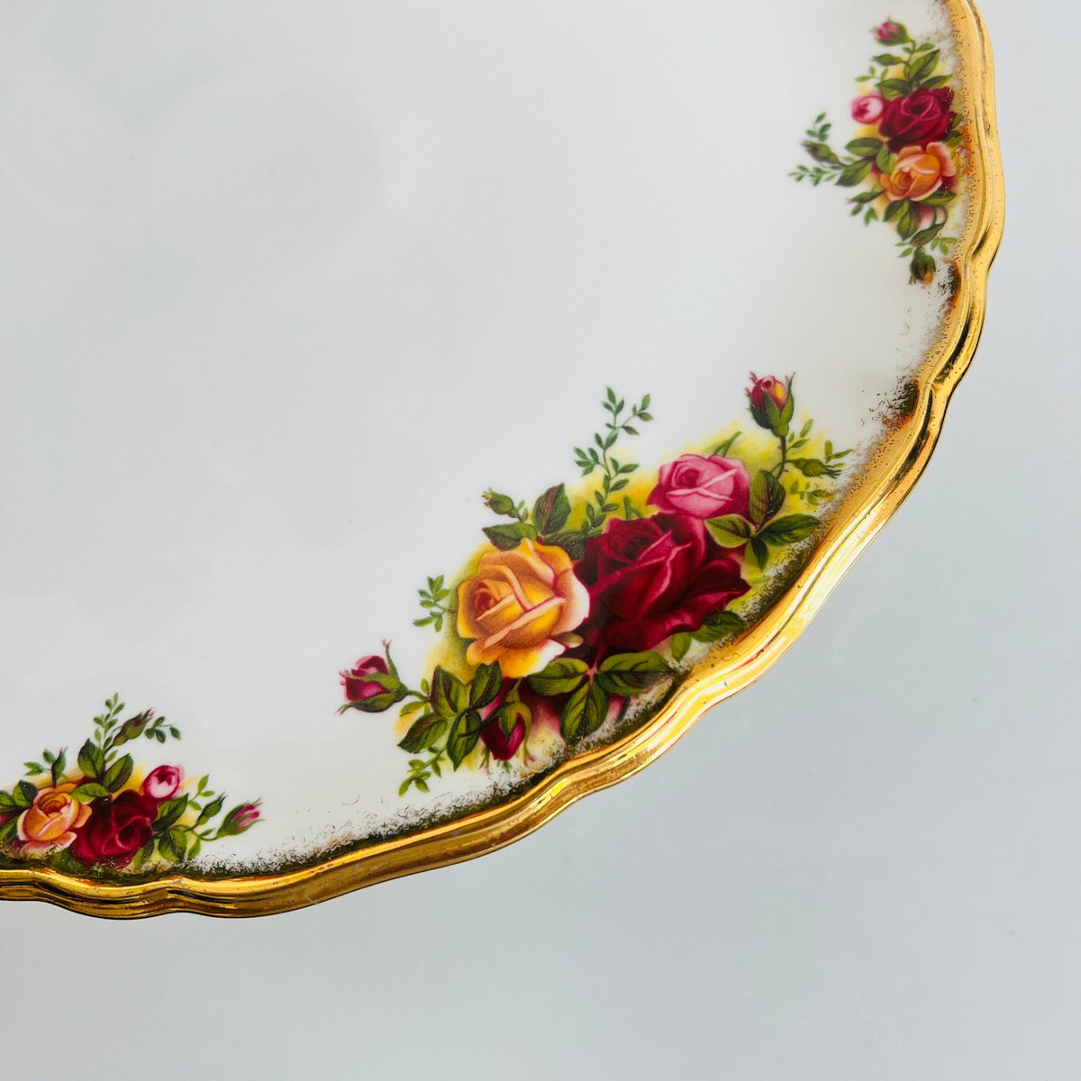 oGoodieShop's tweet photo. #CakeStand #OldCountryRoses Elegant Vintage Porcelain Pedestal Dish, Royal Albert Old Country Roses, Porcelain Comport
https://t.co/Ms6OVC2Qmy https://t.co/tkNIVbabtG