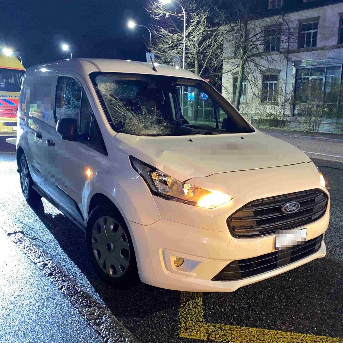 KapoSolothurn's tweet photo. #Balsthal: Fussgänger wird von Auto erfasst und dabei verletzt
https://t.co/AkddDV8EAS https://t.co/06wP0XhgLh