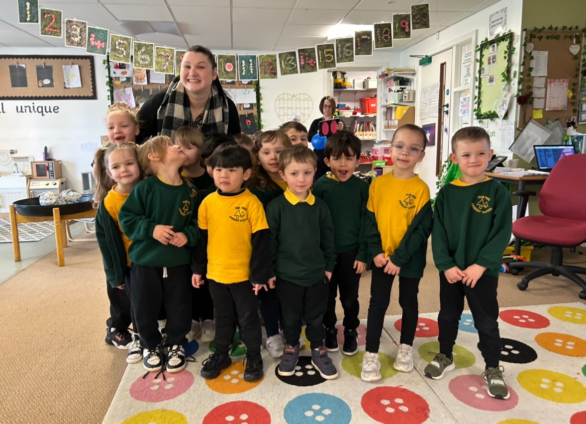firsprimarysale's tweet photo. #RecAsh #RecElm We have taken part in various experiments this week for #scienceweek but our final one blew us away! #teamwork https://t.co/QUFIdlR9zB