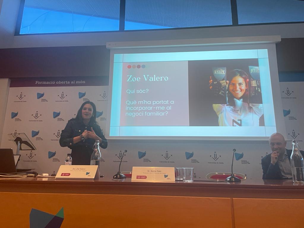 campusigualada's tweet photo. ➡️Josep Ignasi Reixach, @PuntoBlancocom 
🔹'Evolució de la moda cap a la sostenibilitat'
➡️Joan Domènech, @AgenciaBoxcom  
🔹'El món audiovisual i la comunicació: de l’analògic al digital'
➡️Zoe Valero, @FelixTorrons 
'Torrons Fèlix: La convivència generacional en un dolç entorn' https://t.co/5gu2RBKrET