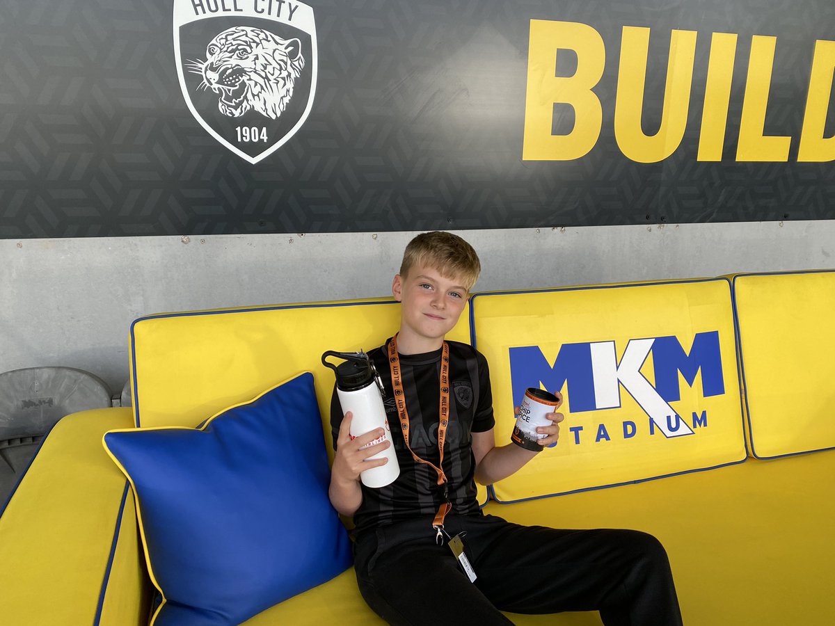 Best Seat in the House at the MKM Stadium is back 💪 Simply follow us and retweet for a chance to watch @HullCity vs Burnley on Wednesday night from the yellow and blue seat 🔥