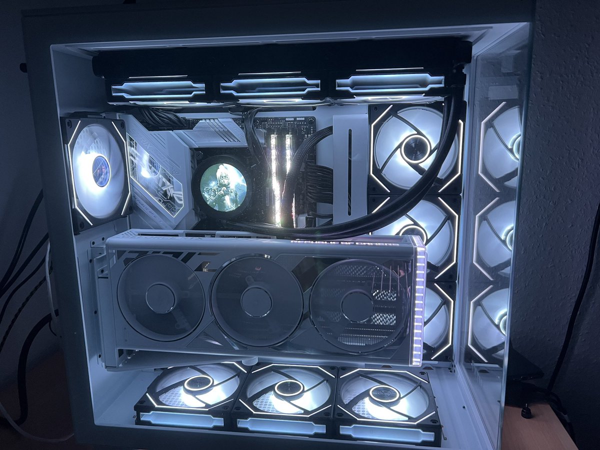 peeceecenter's tweet image. #PeeCeeBuilds #BuildOfTheDay

Clean black and white build. 

Post a picture of your build and tag #PeeCeeBuilds for a chance to be featured on our page.

Build posted by Discord user NoAim#0001