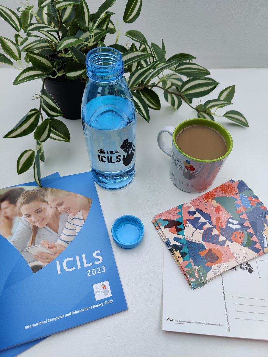#ICILS 2023 starter i april, og vi glæder os vildt meget til at se, hvordan det står til med 8. klasseelevers #teknologiforståelse! Info-materiale og merchandise til de deltagende elever og lærere er på plads - og velafprøvet 😊 #skolechat projekter.au.dk/icils/