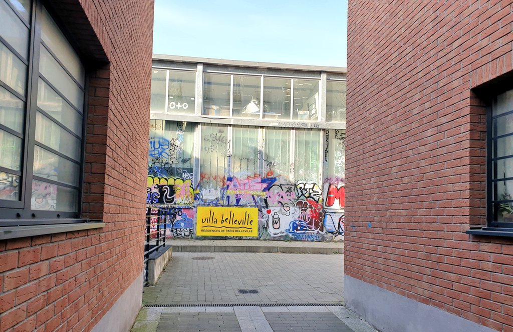 💛🖌Lancement de la production des enseignes pr signaler les locaux des associations de quartier duBas #Belleville #paris20 par le duo d'artistes JJ VonPanure ds l'atelier céramique de la Villa Belleville avec <a href="/Paris_Habitat/">Paris Habitat</a> <a href="/Mairiedu20/">Mairie du 20e</a> <a href="/Blvcitoyenne/">Belleville Citoyenne</a> &amp;la MaisonDu Bas Belleville