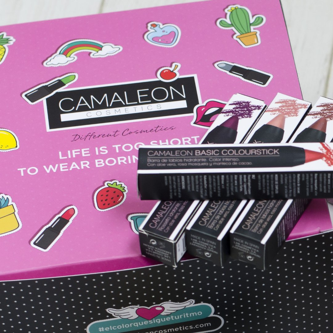 Life is too short to wear boring cosmetics, ¿verdad 🤩? ¡Por eso tenemos que dar color 🌈 siempre a nuestros labios! Nuestros Basic Colourstick son pintalabios mate 💄 de larga duración y color intenso disponibles en 4️⃣ tonos
#CamaleonCosmetics #ElColorQueSigueTuRitmo