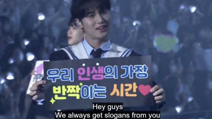 sounds_of_cheol's tweet photo. seventeen made slogans for carats 😭💖 https://t.co/vCvjqvjiRc
