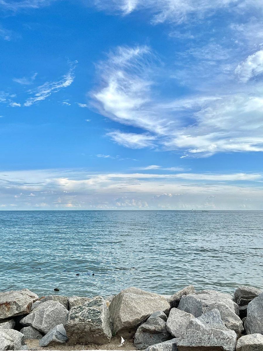 There's a convenience store deep under the sea that sells blue loneliness