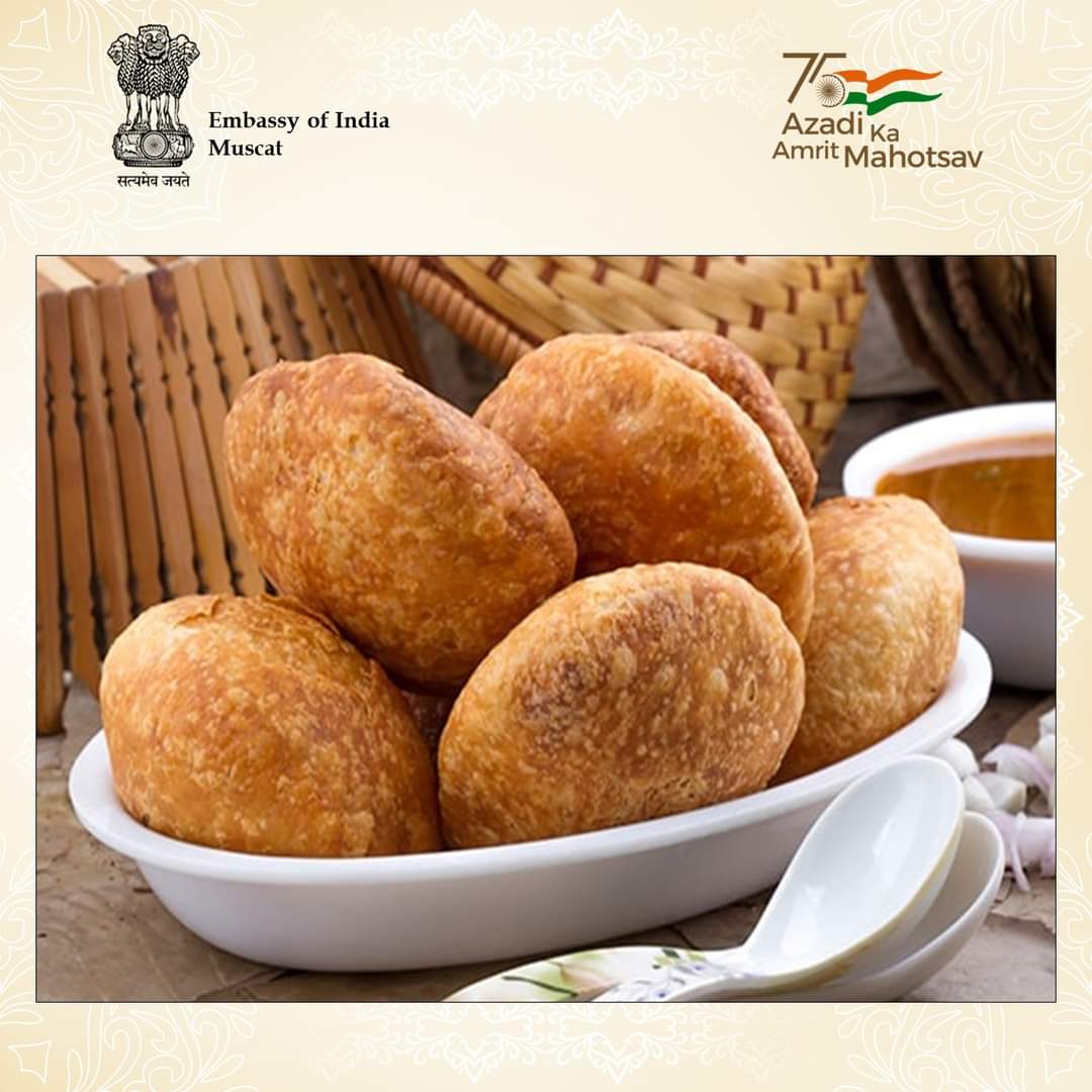 Indemb_Muscat's tweet photo. #IndiaStories
#Kachoris the popular and delectable snack of #India are fried flatbreads stuffed with a spicy, sweet, and savoury mix of potatoes, onions and spices.
#IncredibleIndia #streetfood https://t.co/mWuMkAHuFK