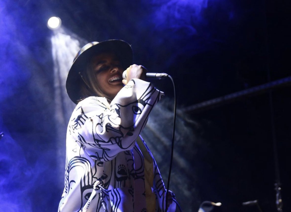 Feliz Aniversário Lili🎉
Que Deus te presenteie com muito sucesso e vitórias neste novo ano de vida🧡