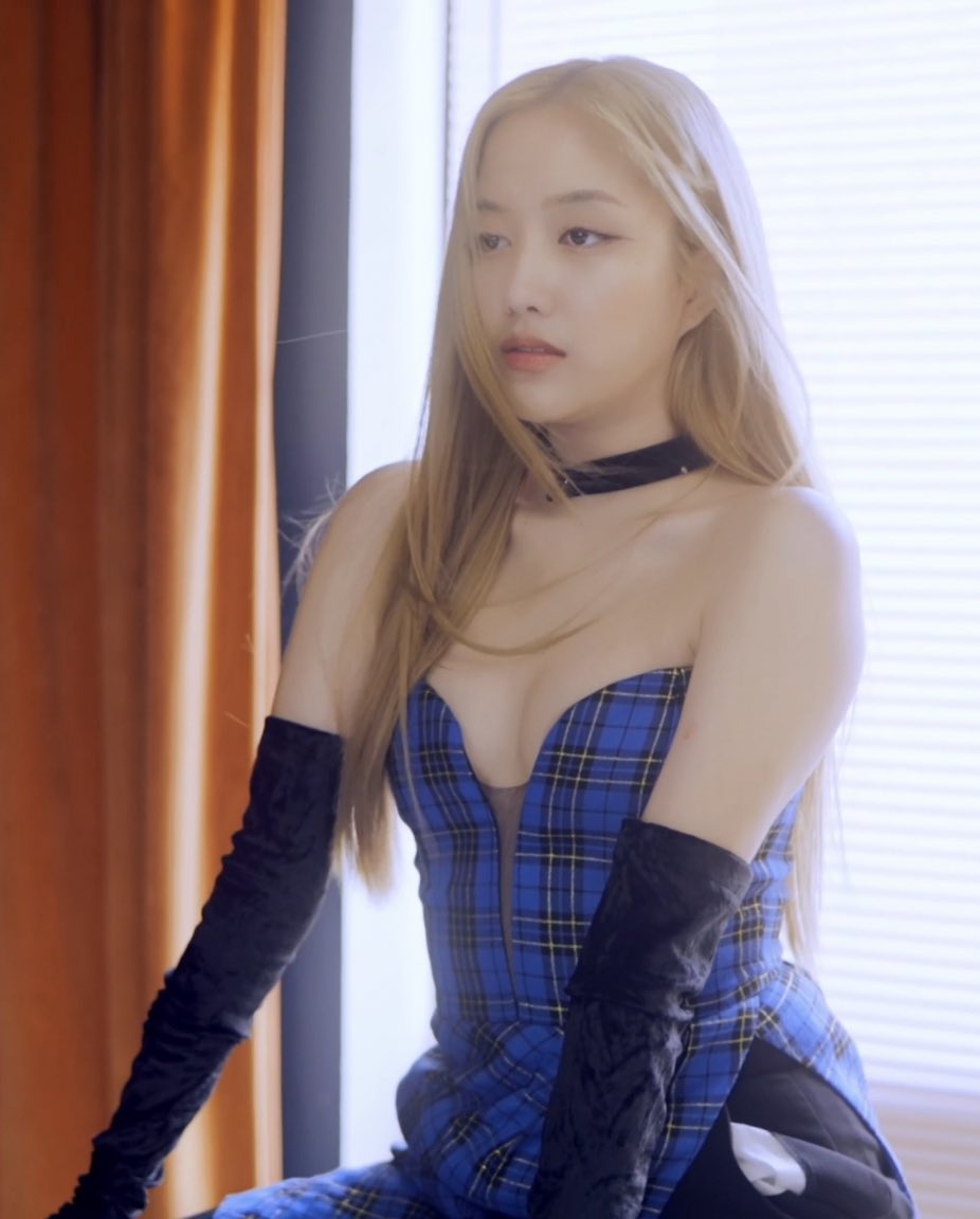 callmePNK's tweet photo. "I don't know why they want to be my gf"
Girl have you SEEN yourself? 🥹🔥😭 https://t.co/Mvrj6zKT82