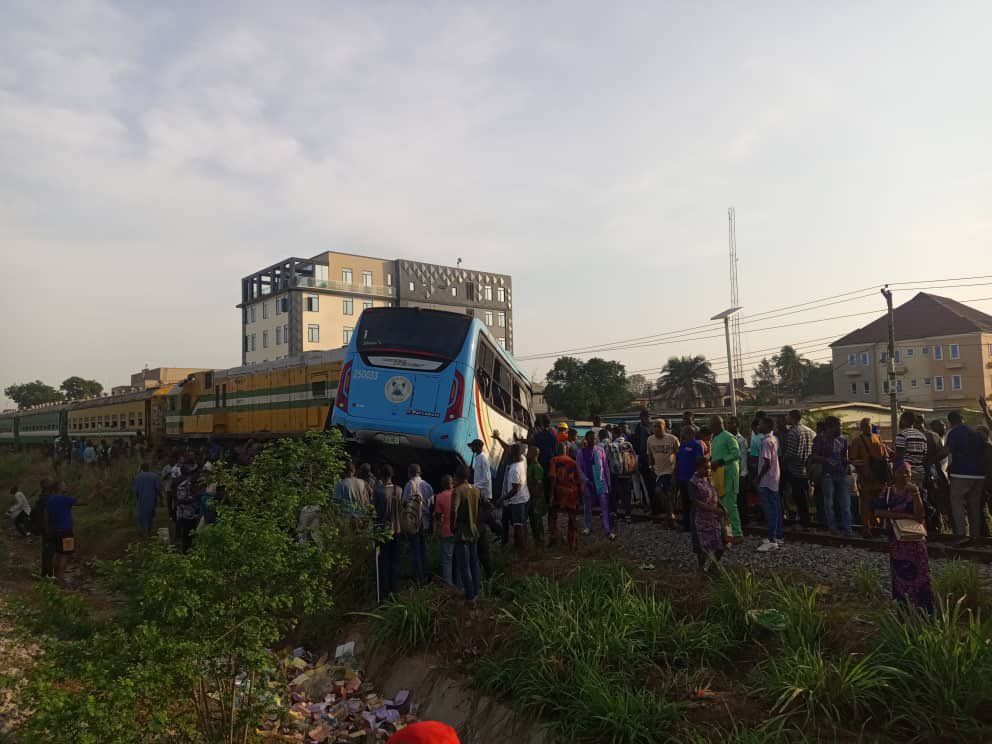dailybrief_ng's tweet photo. Train Accident: @nsib_nigeria begins investigation , says official | TheNigerian https://t.co/SnnWwCOR0i
#trainaccident #BRTbus #BRTBusAccident @followlasg https://t.co/1mrYvs4EFy