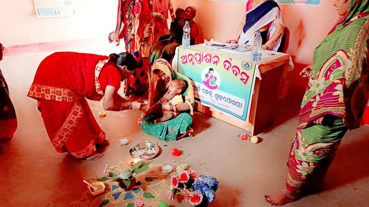 WCDOdisha's tweet image. On Annaprashan Diwas,a child's new feeding journey begins with complementary feeding.The efforts of Nayagarh district in promoting healthy eating practices &amp;amp; ensuring that every child has access to nutritious food is commendable. #ComplementaryFeeding #healthyhabits @MinistryWCD
