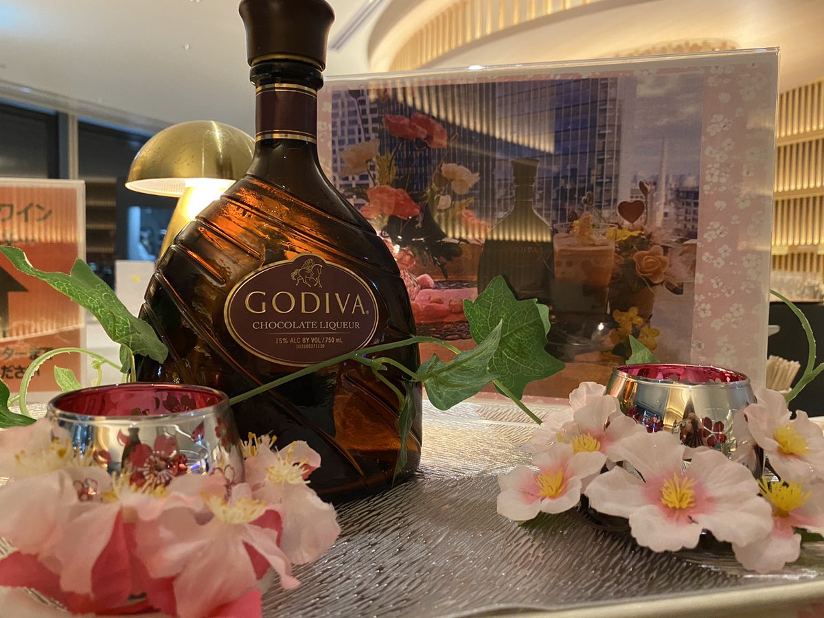 GMOGroup's tweet image. GMOYours BarTimeはじまりました🤍

ホワイトデーメニューということで
限定チョコレートカクテルやタルトオランジュなどのスイーツが並んでいます🍫

#GMOYours
#BarTime
#ホワイトデー