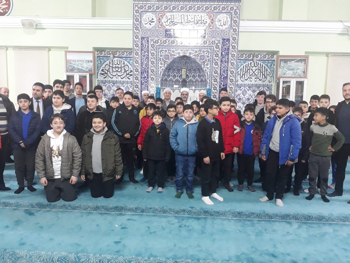 CorluMuftulugu's tweet photo. Sabah Namazı Gençlerle ve Çocuklarla Daha Güzel...
Sabah Namazı Buluşması il müftümüz Mustafa SOYKÖK ve il muftil muftu yard. Harun BAYRAKTUTAR ve Ahmet MEHMETALIOGLU'nun teşrifleriyle  Atakent  Ortaokul öğrencilerinin katılımıyla Hacı Bekir Kılıç  Camii'nde gerçekleştirildi.... https://t.co/NK9dZFg3AJ