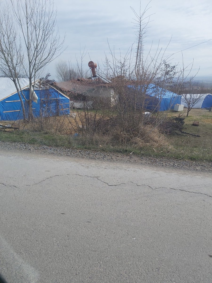 burakaltuni's tweet photo. Yemek,ekmek erzak aldığımız dükkanlar.
Bir çok yaralı ve maalesef ölüler var.
Artık elimizden geleni uzun süre ardımıza koymadan yapma zamanı
Birlikte çoğalacağız birlikte kazanacağız
#deprem #akçadağ  #Malatya https://t.co/RSXv0EE1sb