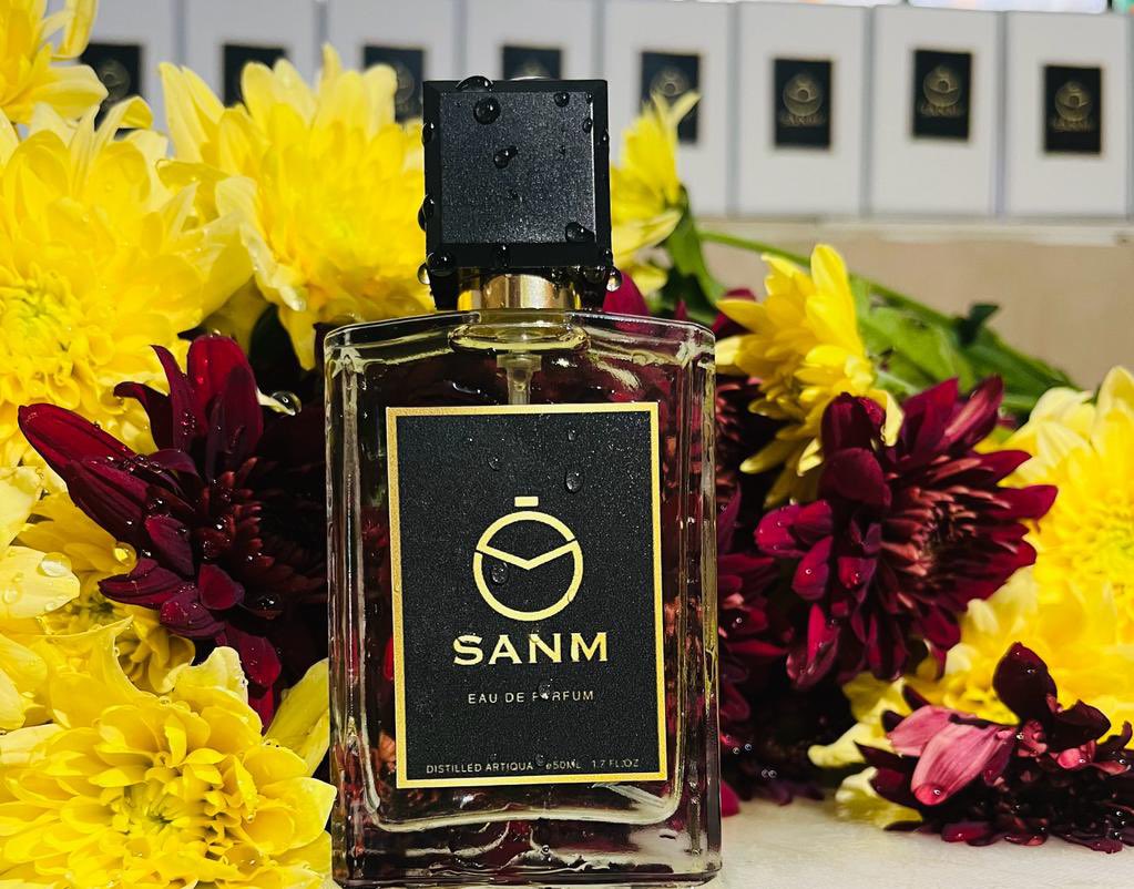 innosgram's tweet image. #plsRT
Finally... product imetoka🌺
Hakuna raha kama kuaccomplish kitu 🙌🏾🙌🏾🙌🏾
Nimefanya Logo design pamoja na Sticker 
Tuone 👀👇👇