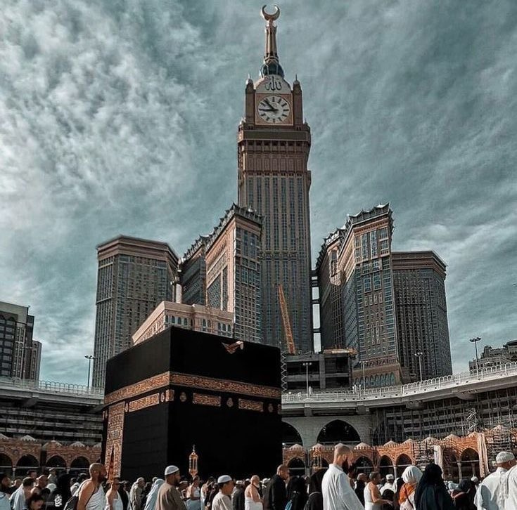 refal5521's tweet photo. يا ربّ  مكّة  والفؤادُ  يؤزّني
شوقًا  إليها  والمحاجرُ  تدمعُ

يا ربّ  مكّة  والحنينُ  يلفّني 
والأرضُ ضاقت بي وأنت الواسعُ https://t.co/jNRLpA5lM4