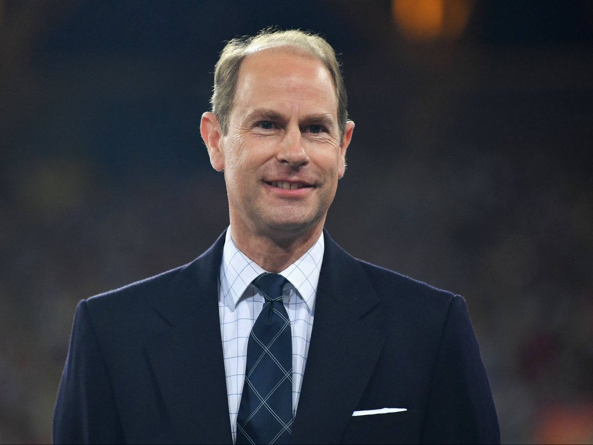 CSCGlobalAlumni's tweet image. On behalf of #CSCGlobalAlumni around the 🌍we would like to wish the new Duke of Edinburgh a very happy birthday🎂

On his 59th birthday, HRH Prince Edward has been conferred with the title of Duke of Edinburgh by HM King Charles III👑

@RoyalFamily 

#CSCAlumni #Congratulations