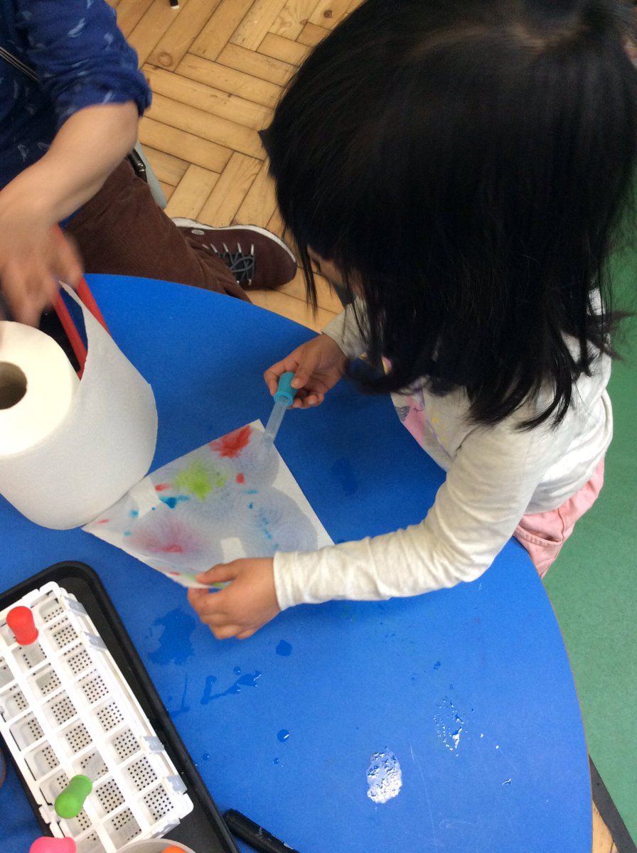What happens when you drop water onto the felt tip pens? #ColumbiaScienceDay