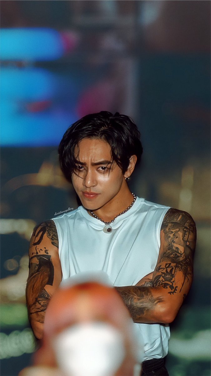 christiansgallery tweet media