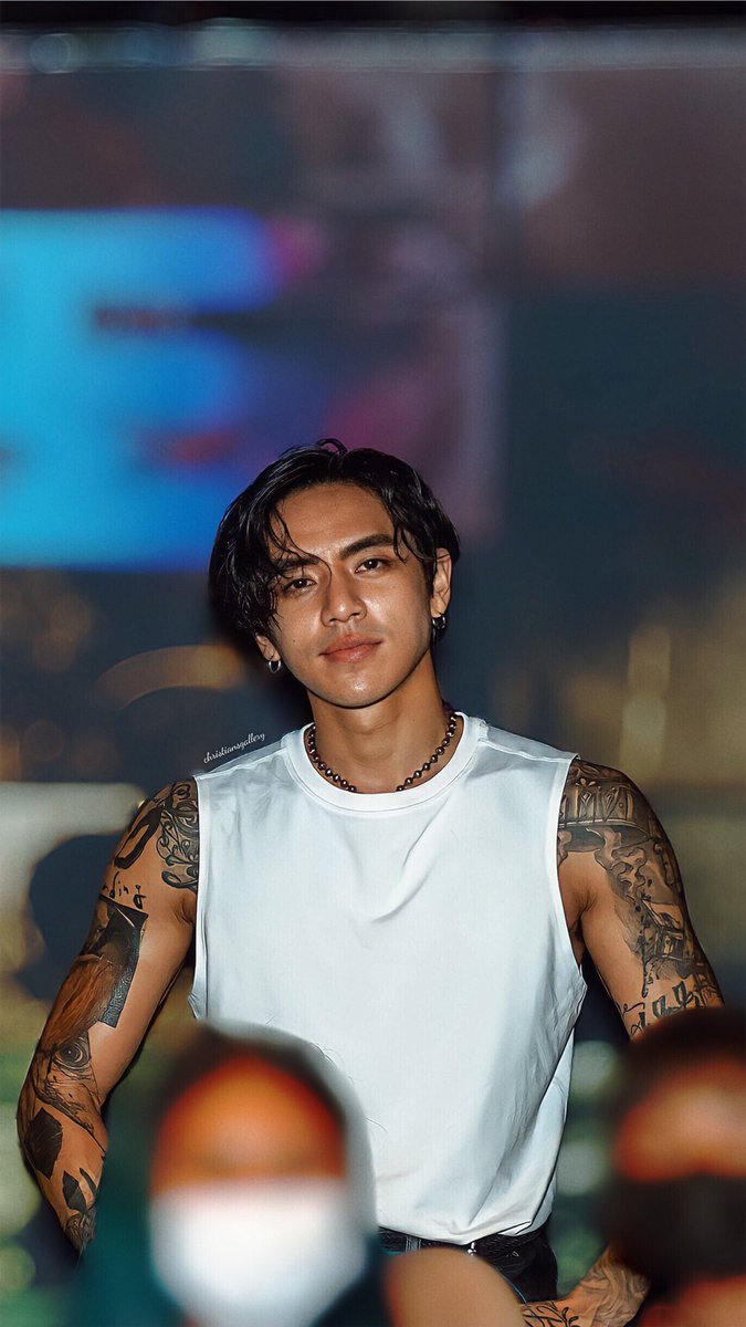 christiansgallery tweet media