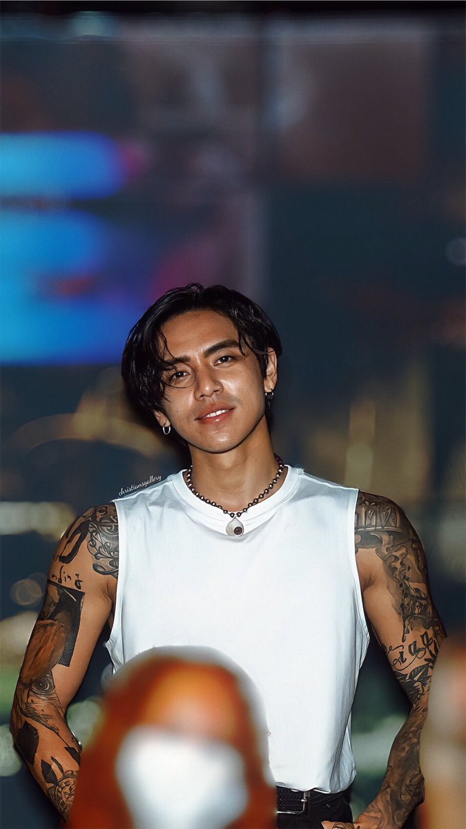 christiansgallery tweet media