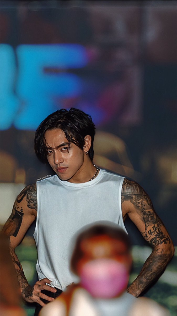 christiansgallery tweet media