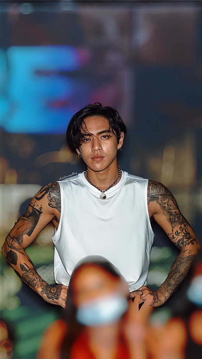 christiansgallery tweet media