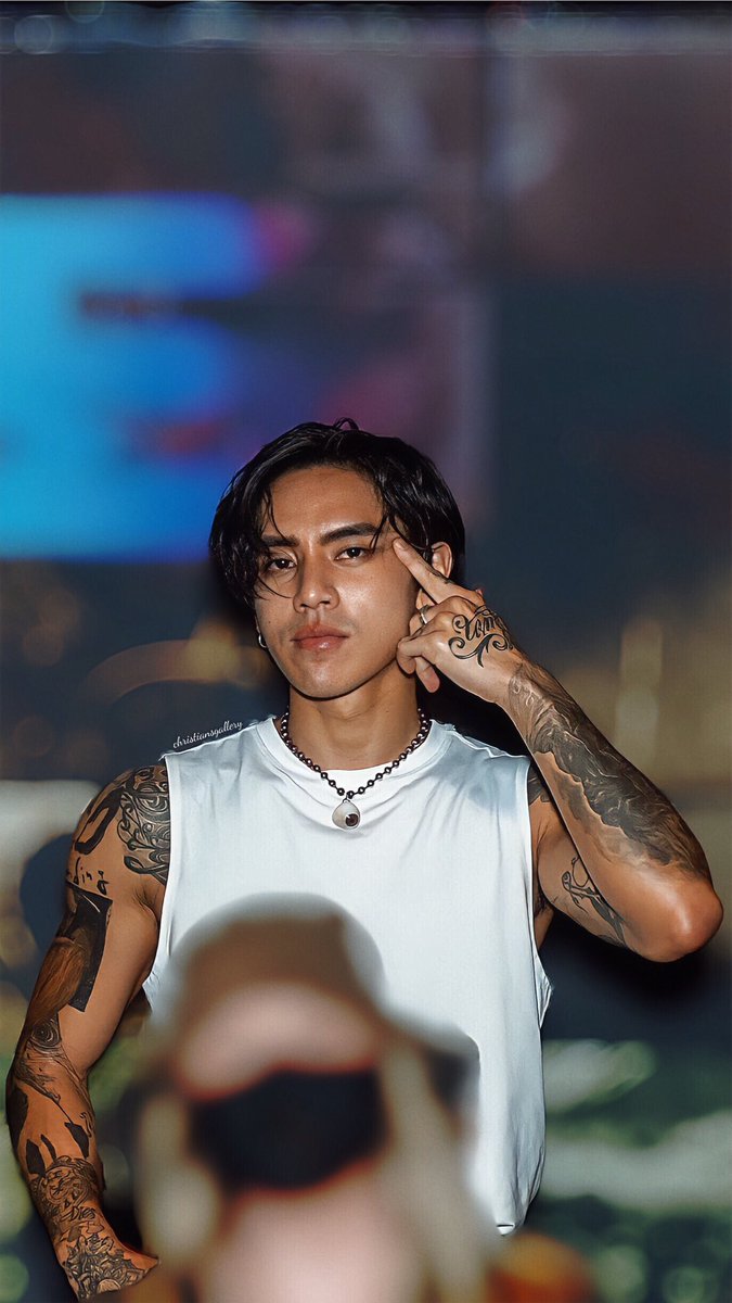 christiansgallery tweet media