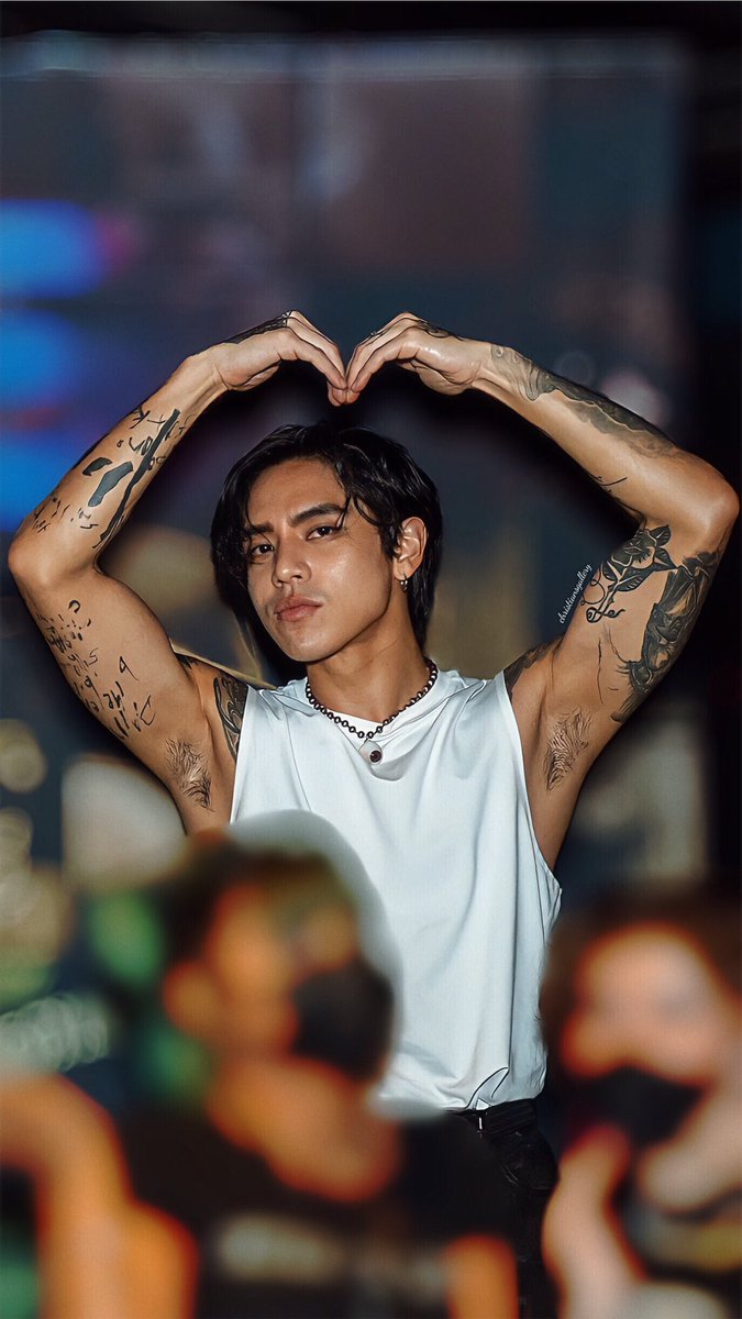 christiansgallery tweet media