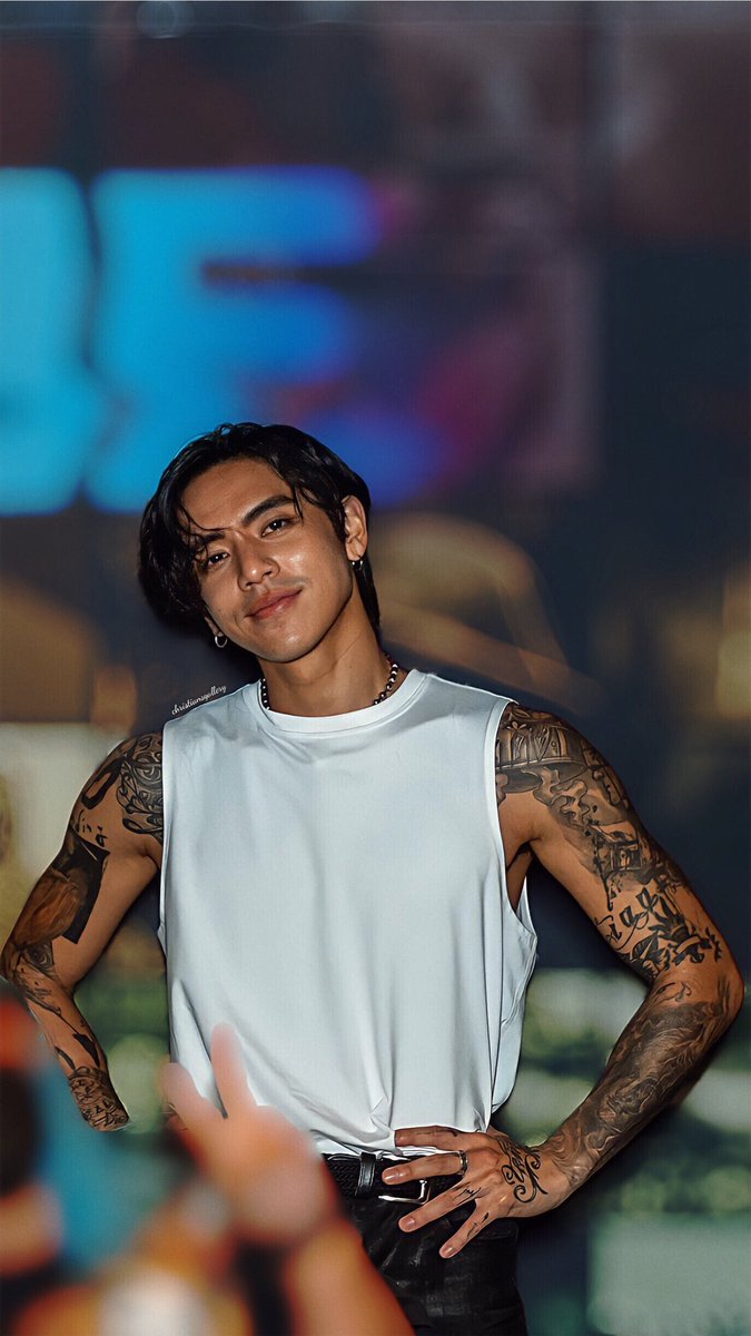 christiansgallery tweet media