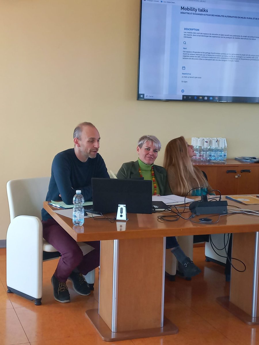 #Graieslab
Lorie Mallauran e Adrien Chevalier del Communaute <a href="/Coeurdesavoie/">Coeur de Savoie</a> illustrano la cassetta degli attrezzi, ovvero degli strumenti per utilizzare in modo continuativo la metodologia #LivingLab che ha accompagnato il progetto #PITEM