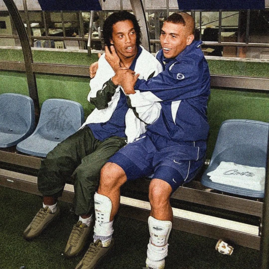 SIX OWLS 🎨 tweet media