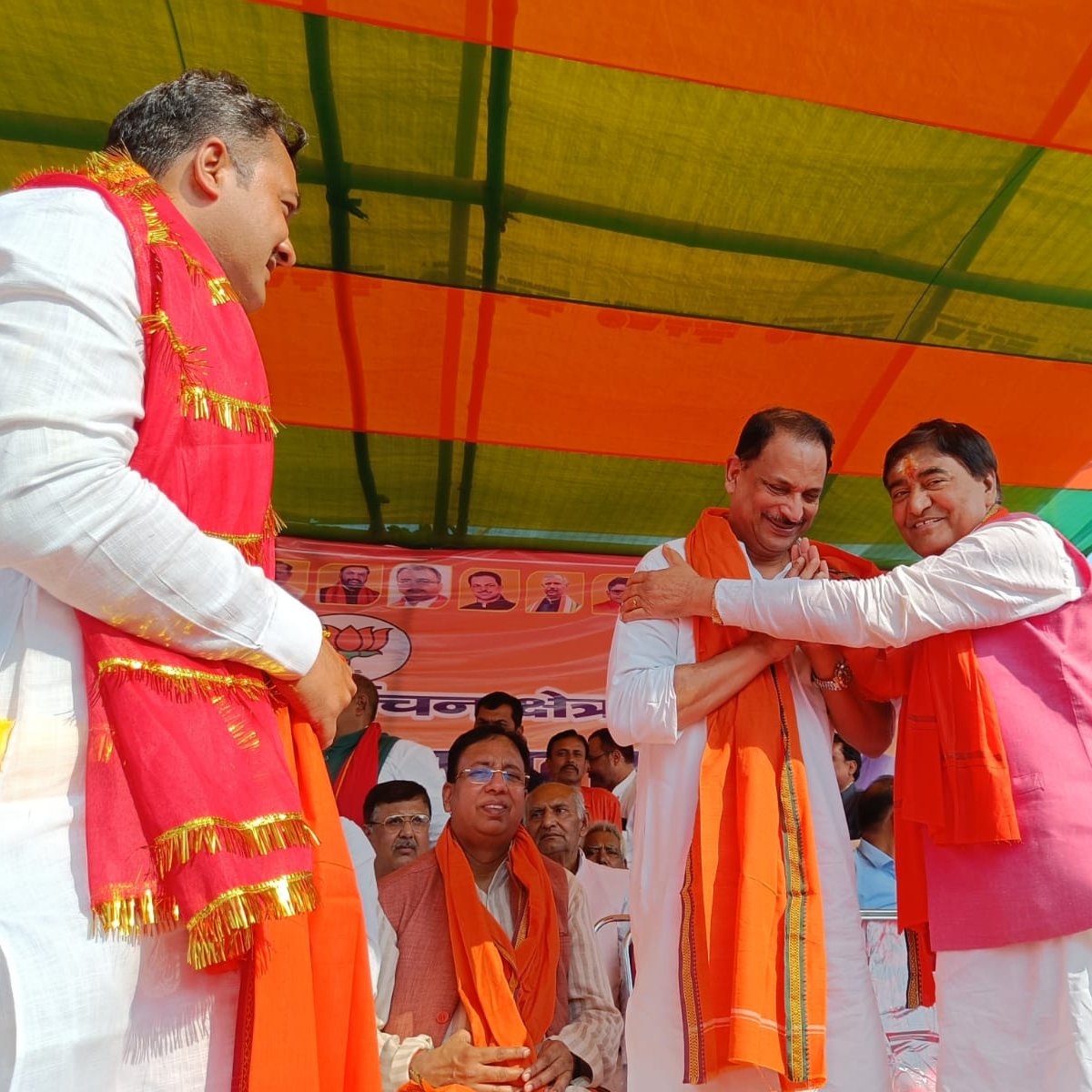 RajivPratapRudy's tweet photo. भाजपा की विकासवादी नीति को मिलेगा समर्थन, सभी प्रत्याशी होंगे विजयी...
छपरा में सारण स्नातक एवं सारण शिक्षक निर्वाचन क्षेत्र से राजग उम्मीदवारों डॉ॰ महाचंद्र प्रसाद सिंह एवं श्री धर्मेन्द्र सिंह के नामांकन समारोह सह आम सभा में
@JPNadda @sanjayjaiswalMP @BJP4India @BJP4Bihar https://t.co/36s1VSKLzz