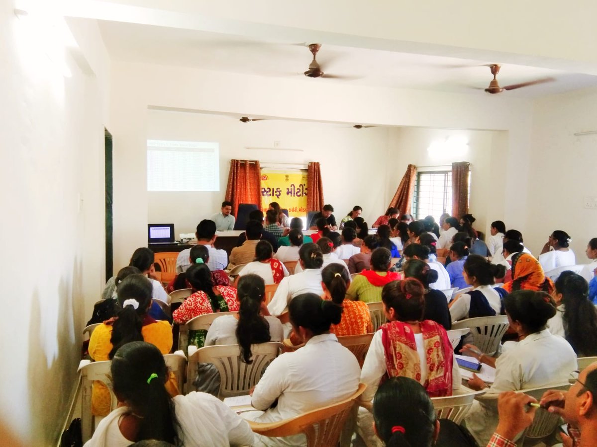 Respected CDHO SIR And Res.EMO Medam Attend Staff Meeting of Modasa Taluka  And Given Valuable Guidance About All National Health Programme and  indicators....

@CollectorArvali