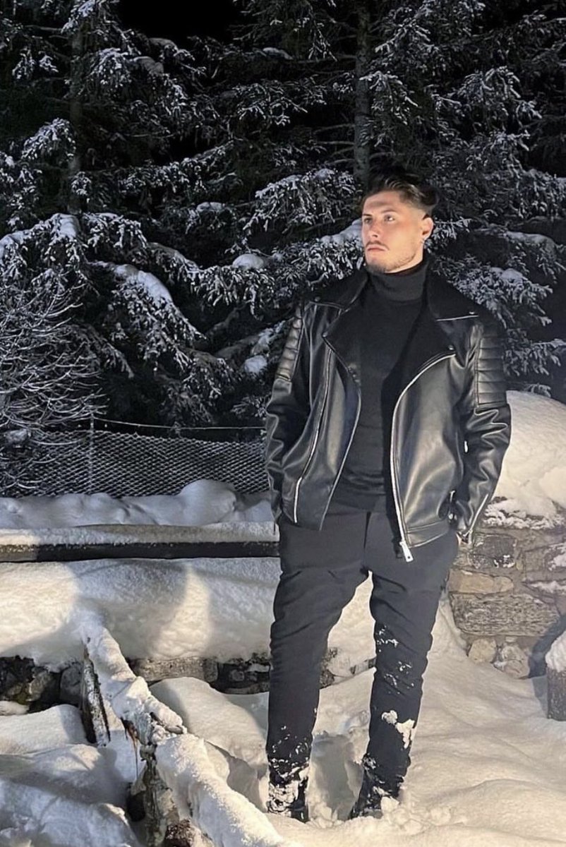 MASTER 👑 #schiavo #moneyslaves #Schiappa #schiavo #Master #slave #SlaveTasks #moneysalve #piedi #fetishfashion #adorare #regalo #slaveplay #re #venerare #findom #findom #RT_ #findom_rt1 #RTpupx #findomitalia #MoneyMoney #moneymaster #rt_feet #RTSubby_ #Find0m