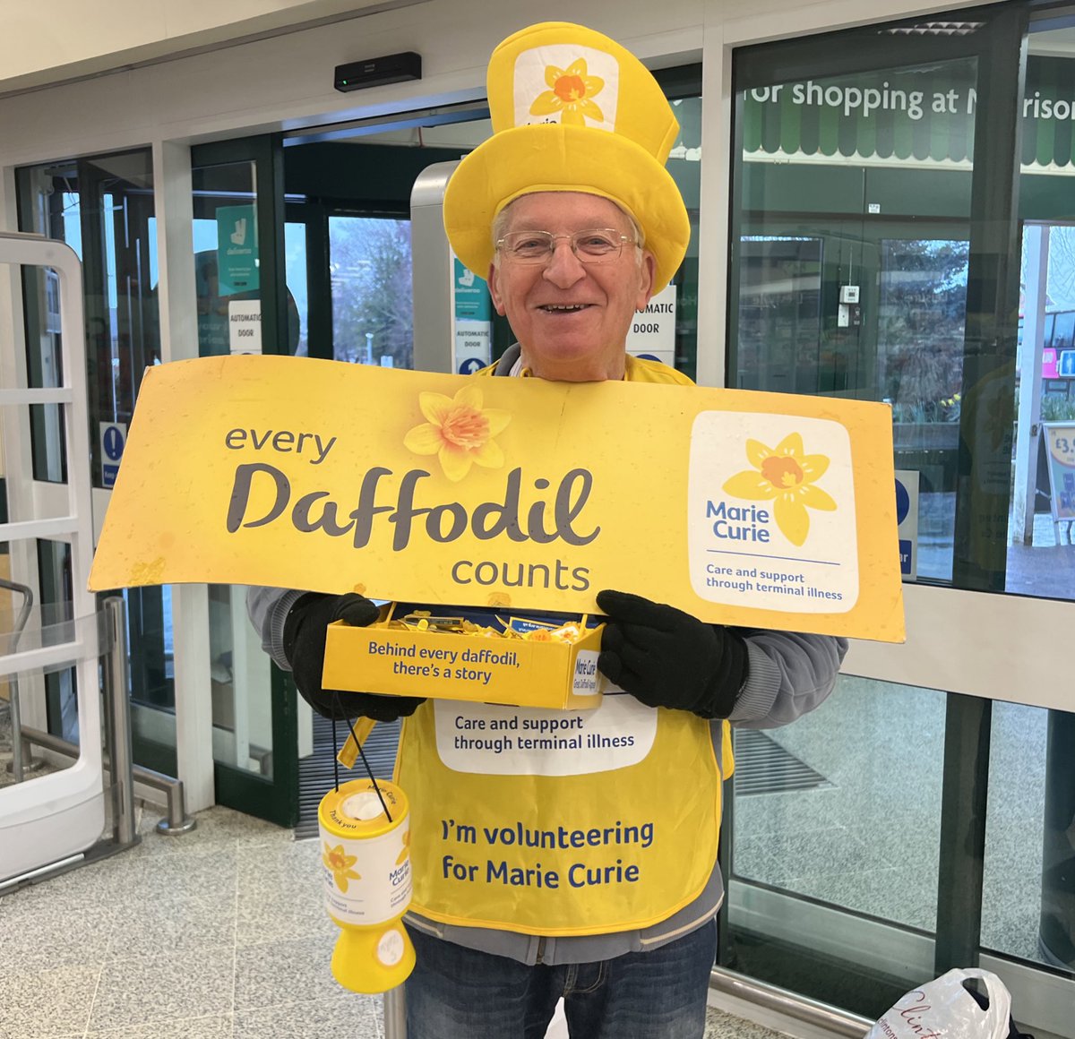 fundraiserhels's tweet photo. Thanks to Colin from the #Norwich North Alpha @lionsclubs who is blowing kisses as well as handing out our @mariecurieuk #GreatDaffodilAppeal badges today in return for a donation! He &amp; the team will be at @Morrisons in #OldCatton Norwich #Norfolk until 3.30pm today! Pop in! 🙏😂 https://t.co/hOjN51mSM7