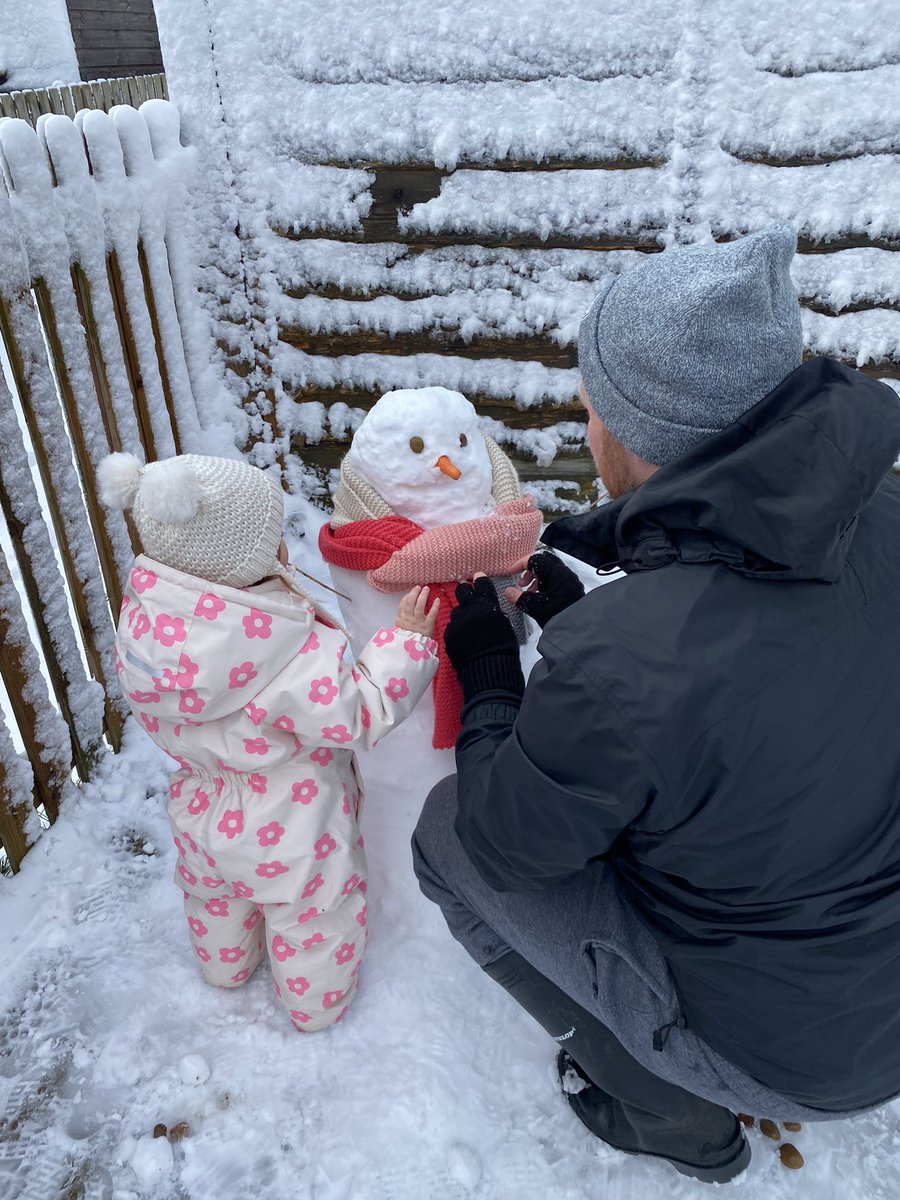 We would love to see your snow pictures from today! Here’s Mr Milner and Hattie with their snowman!