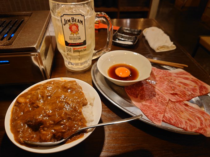 焼肉屋のカレーなんて気になるじゃないか。頼んじゃう。 