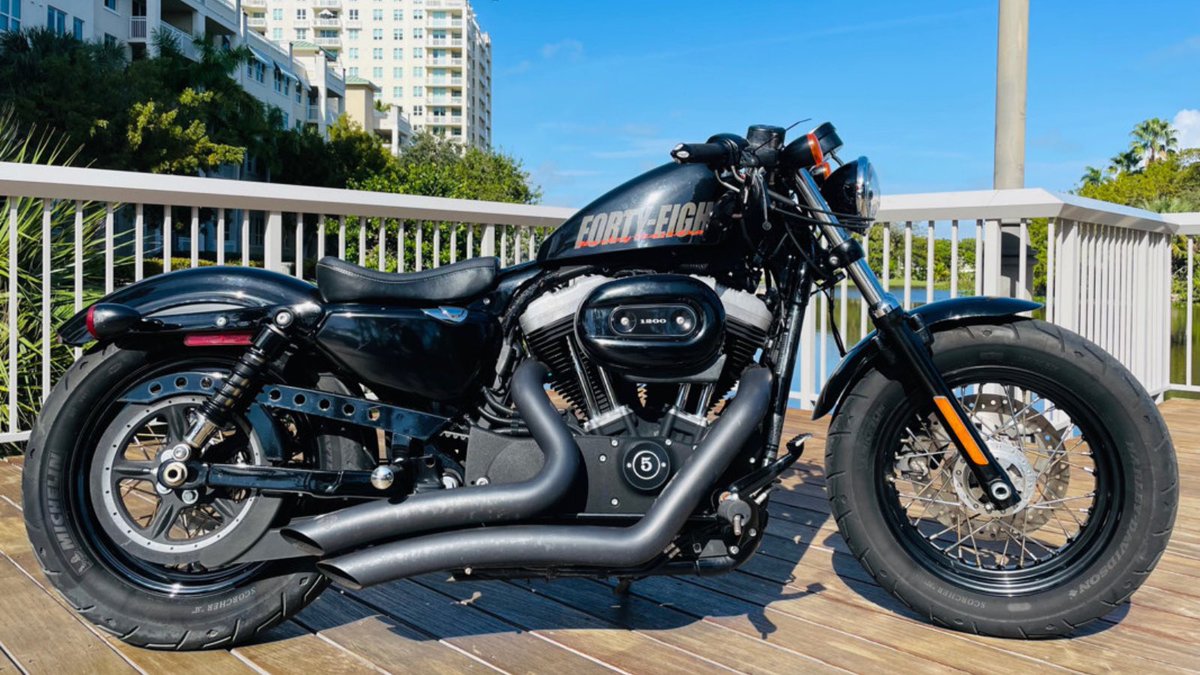 RevteroX's tweet photo. 2015 Sportster® Forty-Eight® with 4,444 miles. Time to change this number, don't you think?
#CycleCrunch #HarleyDavidson #SporsterFortyEight #Sporster #SportsterNation #AmericanBiker #TwoWheels #WindTherapy https://t.co/ZZB6dwN9ne