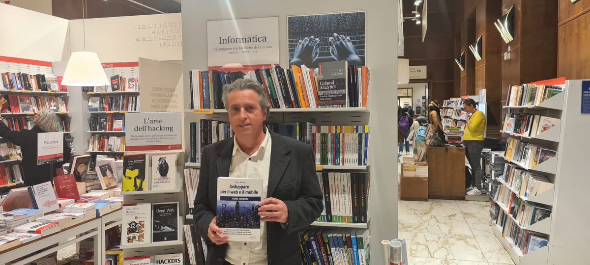 carlomazzone's tweet photo. E se vi trovate presso la Stazione Santa Maria Novella fate un salto in  La Feltrinelli di Firenze 🙂
#CarloMazzone #firenze @teacherprize #feltrinelli @LaFeltrinelli @EdizioniLSWR https://t.co/nkDvu4chVe