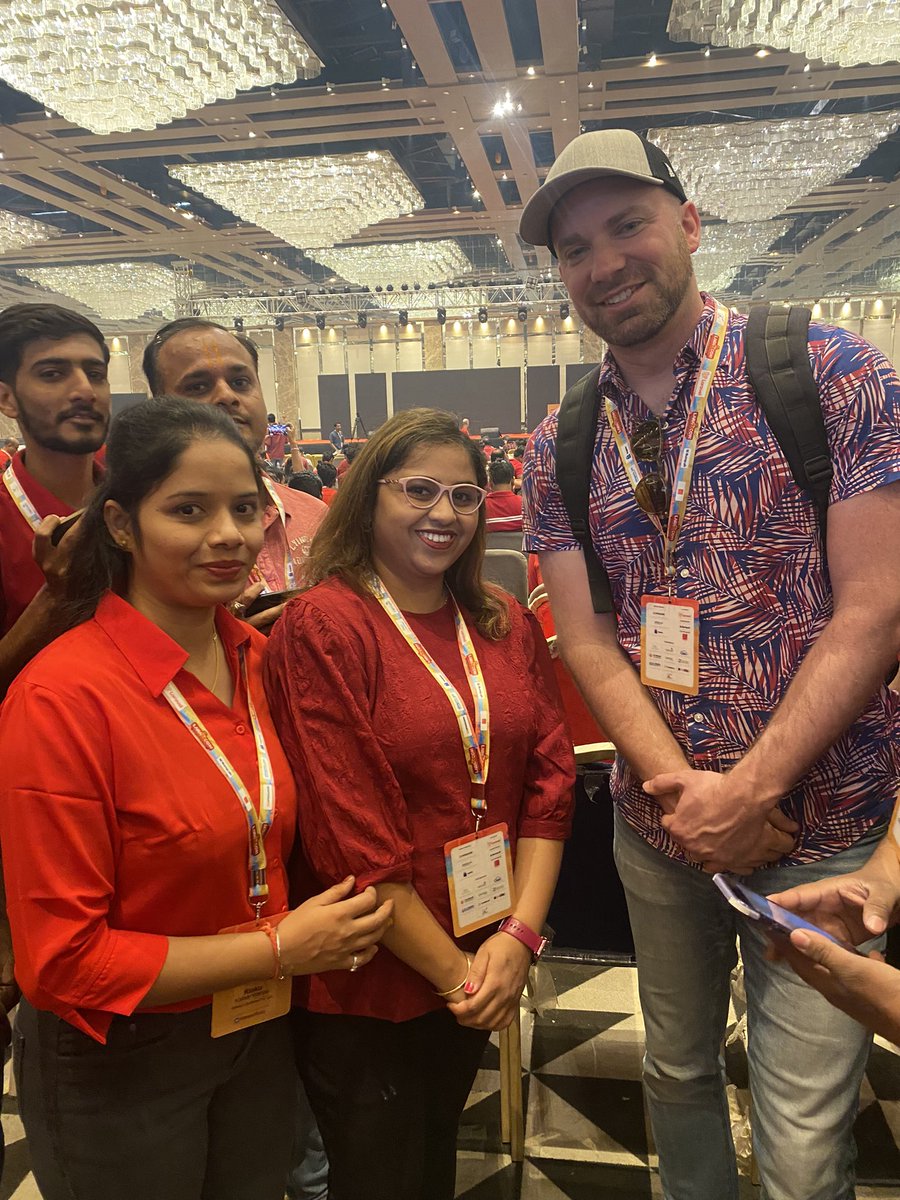 snehal_kadwe's tweet image. One of the best moments with these legends @taylorotwell @freekmurze in #laravelIn