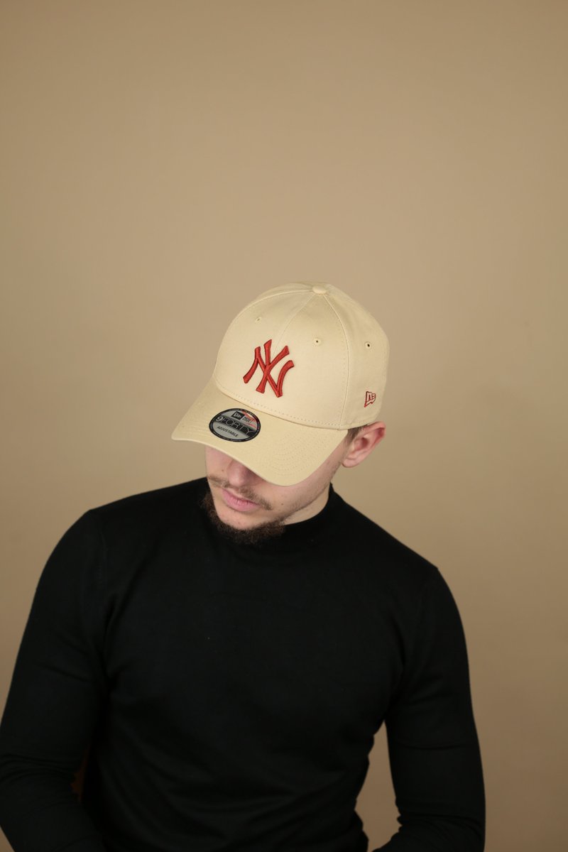 Les classiques de New Era mettent tout le monde d'accord 🤝

Retrouvez la casquette League Ess 940 NY milk redwood de New Era sur notre boutique headict.com

#headict #newera #nyyankees