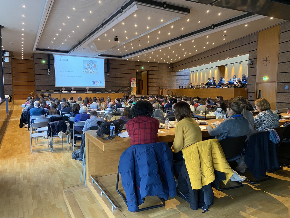 Centre Psychotrauma Grand Est (@crpgrandest) on Twitter photo Salle comble pour la 1ere journée du Centre Psychotrauma Grand Est <a href="/CRPGrandEst/">Centre Psychotrauma Grand Est</a> avec le soutien <a href="/ars_grand_est/">ARS Grand Est</a> <a href="/CN2R_France/">Centre national de ressources et de résilience</a> <a href="/CHRUStrasbourg/">CHRU Strasbourg</a> - session #trauma et #travail Salle comble pour la 1ere journée du Centre Psychotrauma Grand Est <a href="/CRPGrandEst/">Centre Psychotrauma Grand Est</a> avec le soutien <a href="/ars_grand_est/">ARS Grand Est</a> <a href="/CN2R_France/">Centre national de ressources et de résilience</a> <a href="/CHRUStrasbourg/">CHRU Strasbourg</a> - session #trauma et #travail