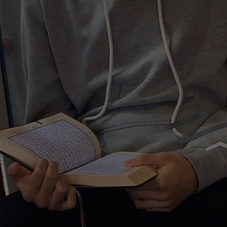 etudislam_'s tweet photo. La sourate Al-Kahf nous rappelle chaque vendredi que si parfois le destin peut nous paraître injuste il ne faut jamais l’interpréter par notre savoir limité mais plutôt se soumettre à la Volonté de Notre Seigneur qui est Juste et Sage dans tous ce qu’Il décide et fait. https://t.co/LZfRuL4CmI