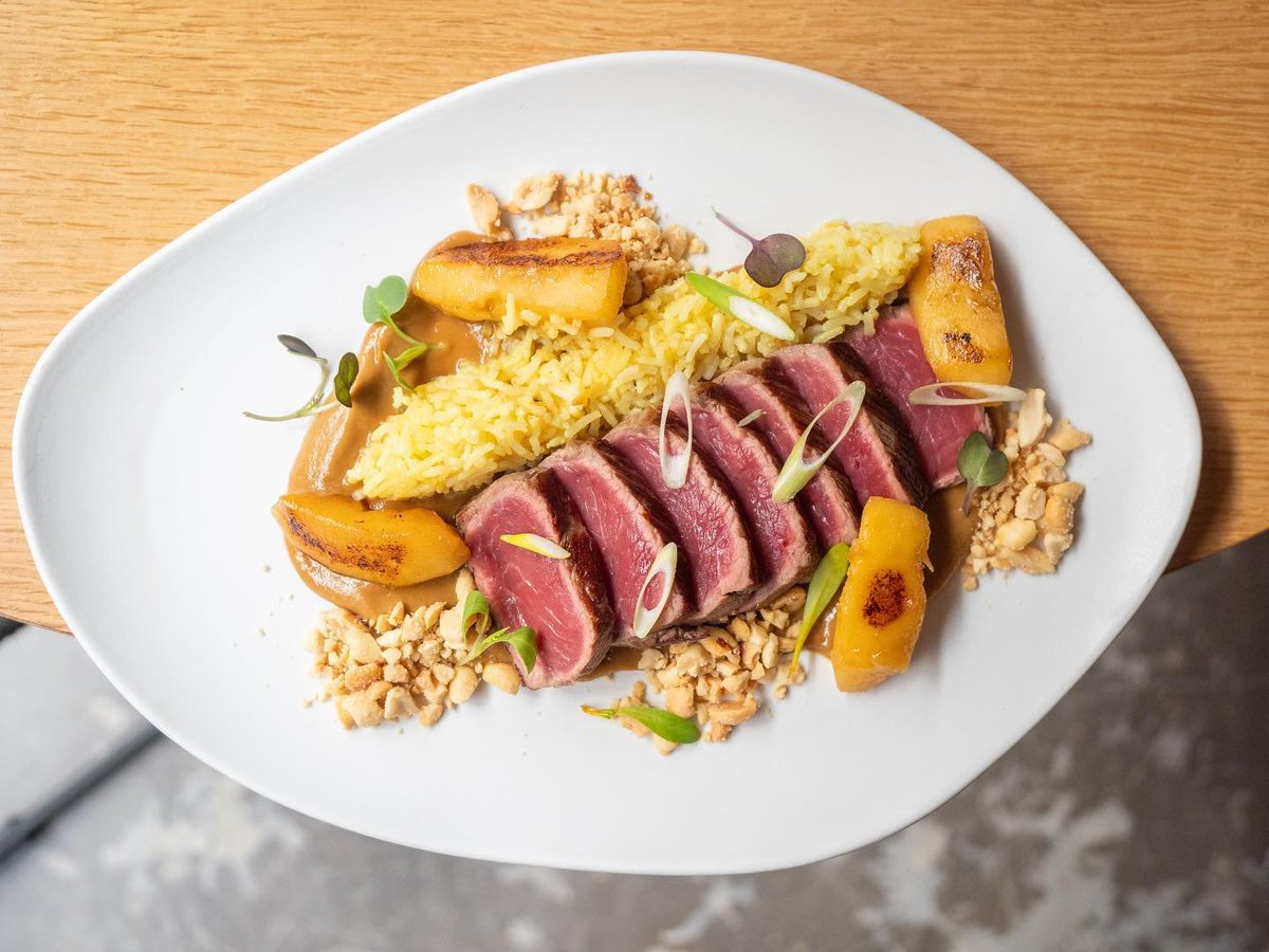 mintgranollers's tweet photo. Del #menúenmint hoy te sugerimos esta deliciosa tagliata de lomo alto de ternera con manzana al calvados, salsa al curry amarillo y arroz.

➡️ Reserva tu mesa en https://t.co/GMWOICk4sJ https://t.co/ySPQWNKm5d
