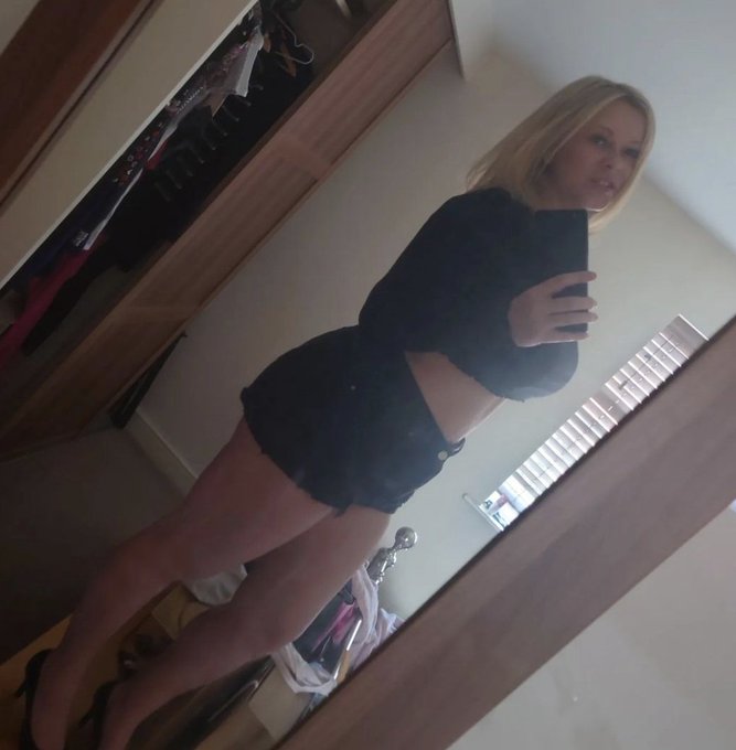 Im here ..wanna talk naughty with me? https://t.co/11EplpD6mw https://t.co/xgkP6WkBas<a href="/tag/goth"class="tags"><span>#goth</span></a><a href="/tag/gothgirl"class="tags"><span>#gothgirl</span></a>