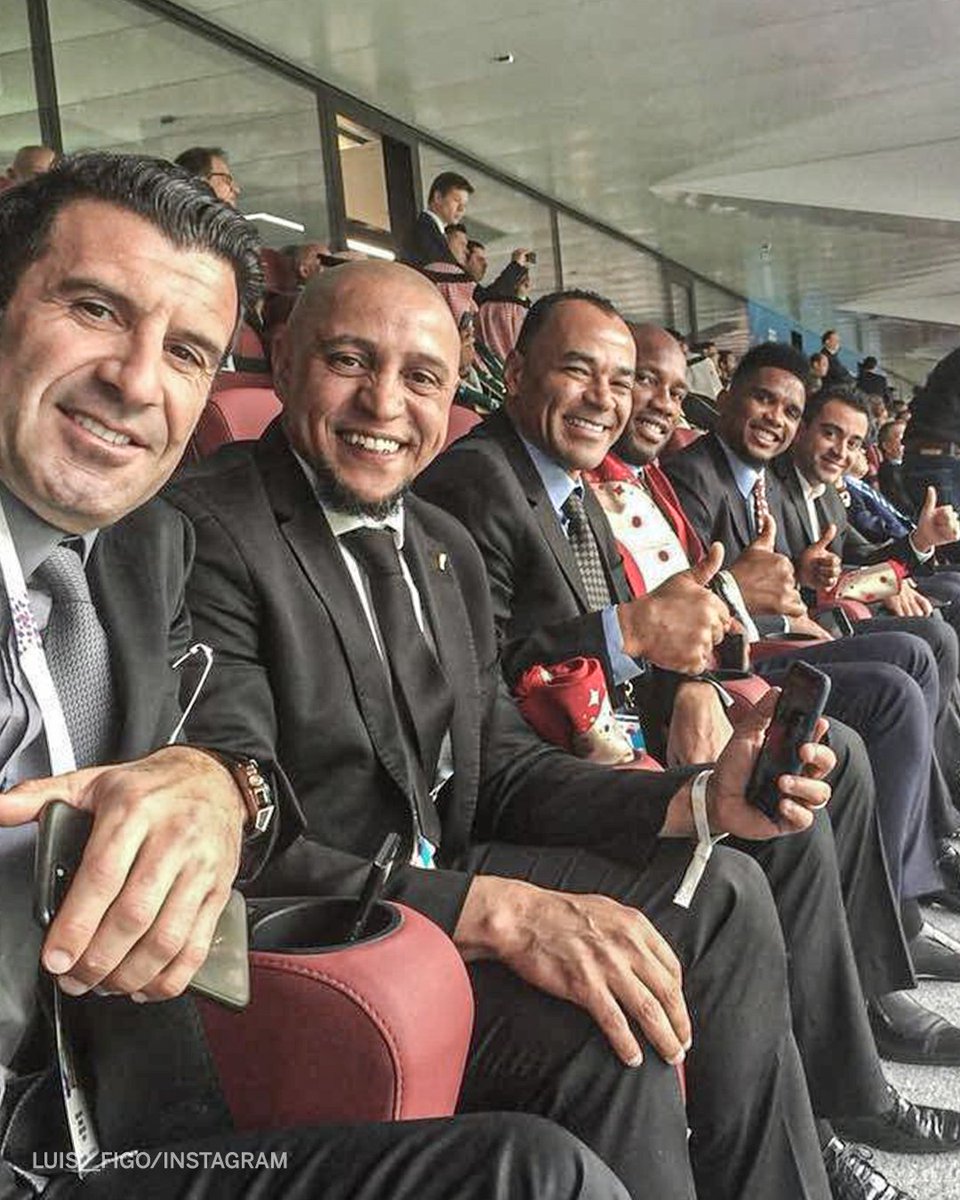 ESPNFC's tweet photo. One of the most legendary football selfies ever taken! 🤳

🇵🇹 Luis Figo
🇧🇷 Roberto Carlos
🇧🇷 Cafu
🇨🇮 Didier Drogba
🇨🇲 Samuel Eto'o
🇪🇸 Xavi https://t.co/Q2YZpYkySP