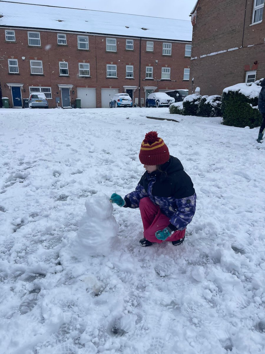 RebeccaGlassbr1's tweet photo. “Do you wanna build a snowman?”☃️❄️M ticking off number 25 in the family section of the #embarkaward this morning with her little brother and next door neighbour @RiddingsJnr @ShrewsburyRJS @embarkfed https://t.co/2oT4uHgiwb