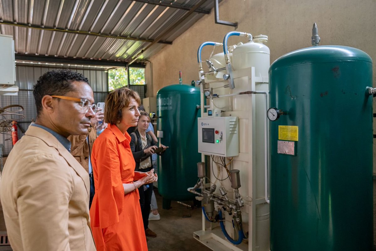Unitaid leads the @ACTAccelerator's Oxygen Emergency Taskforce, which has invested over $1bn in the oxygen response. In Africa, Unitaid is helping to create an oxygen ecosystem to improve access to oxygen and save lives. Find out more in @TheLancet: thelancet.com/journals/lanre…